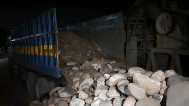 সাদাপাথরে লুট হওয়া ৪০ হাজার ঘনফুট পাথর ডেমরা থেকে উদ্ধার