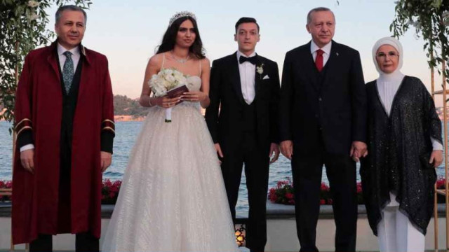 তুরস্কের রাজনীতিতে নাম লেখালেন জার্মানির বিশ্বকাপজয়ী ফুটবলার ওজিল