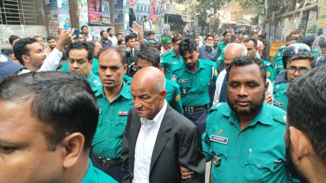 কাঠগড়ায় অস্থির ছিলেন সাবেক শিল্প প্রতিমন্ত্রী কামাল