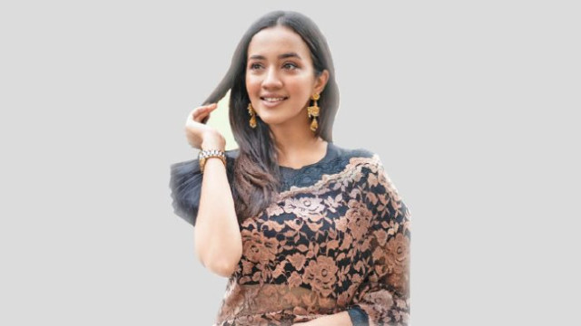 নামাজি জীবনসঙ্গী খুঁজছেন আইশা খান