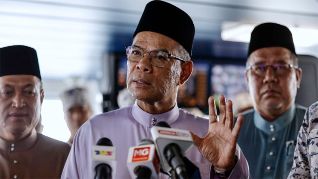 মালয়েশিয়ার স্বরাষ্ট্রমন্ত্রী দাতুক সেরি সাইফুদ্দিন নাসুতিন ইসমাইল