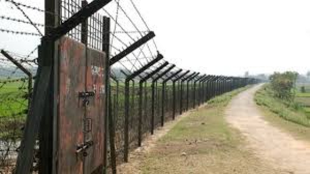 অবৈধ অনুপ্রবেশকালে নারী-শিশুসহ আটক ৬৭