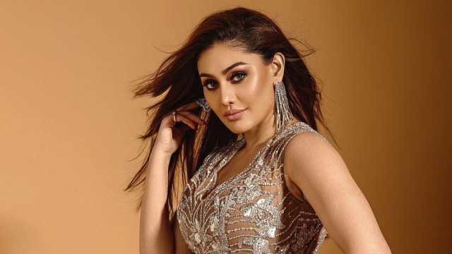 মডেল ও অভিনেত্রী শেফালি জরিওয়ালা