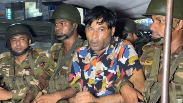 রংপুরে সেনা অভিযানে পিস্তল ও দেশীয় অস্ত্রসহ যুবক আটক