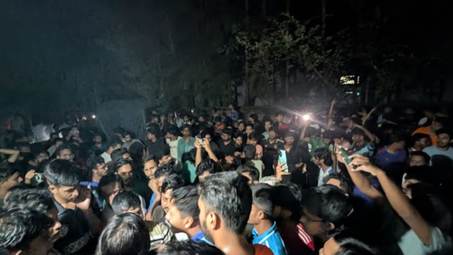 মাইকে ঘোষণা দিয়ে চবি শিক্ষার্থী ও স্থানীয়দের সংঘর্ষ, আহত অর্ধশতাধিক