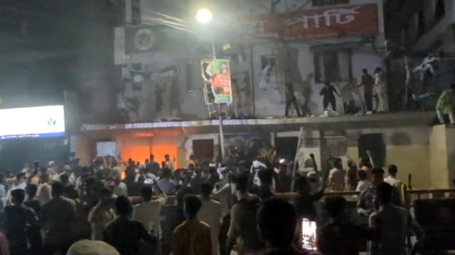 ফের জাতীয় পার্টির কেন্দ্রীয় কার্যালয় ভাঙচুর-আগুন