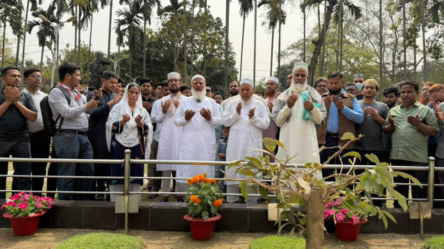 পিলখানায় শহীদদের কবরে জামায়াত আমিরের শ্রদ্ধা
