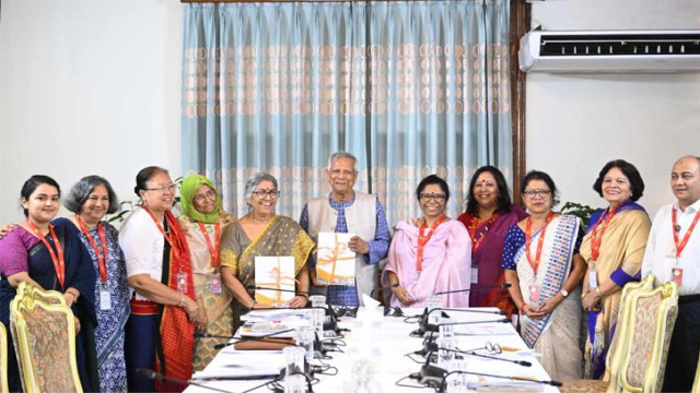 গত ১৯ এপ্রিল প্রধান উপদেষ্টার কাছে প্রতিবেদন জমা দেয় নারী বিষয়ক সংস্কার কমিশন।