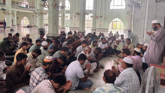 ইবিতে ছাত্রদল নেতাদের প্রয়াত ও অসুস্থ পিতার জন্য দোয়া মোনাজাত