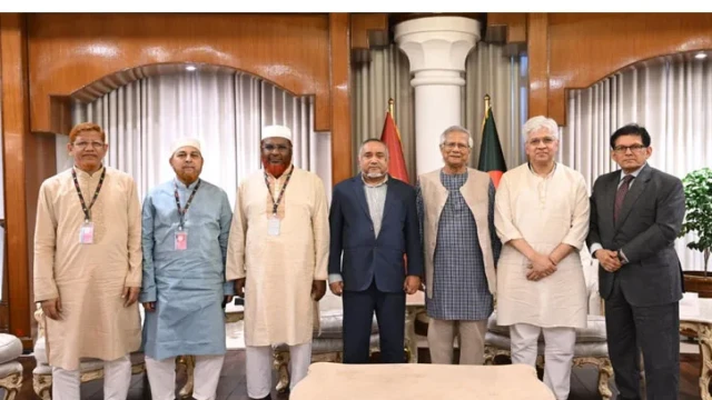 মালয়েশিয়ার প্রধানমন্ত্রীর সঙ্গে প্রধান উপদেষ্টার দ্বিপাক্ষিক বৈঠক চলছে