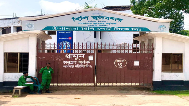 রাজস্ব কর্মকর্তাদের কর্ম বিরতি হিলি স্থলবন্দরে আমদানি বাণিজ্য বন্ধ