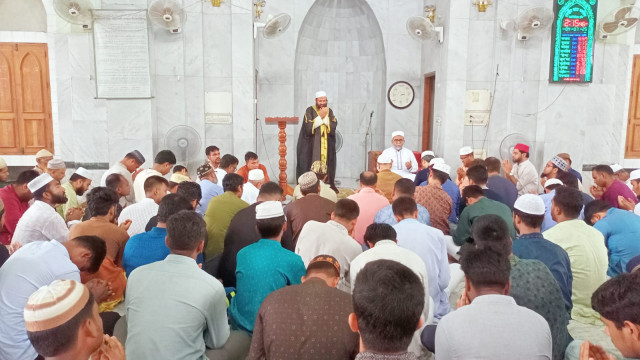 ইবিতে জুলাই বিপ্লবের শহীদদের রূহের মাগফিরাত ও আহতদের জন্য দোয়া