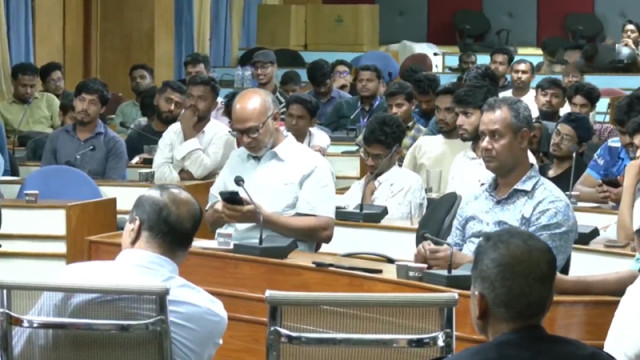 চট্টগ্রাম বিশ্ববিদ্যালয়ের উপাচার্যের দপ্তরে বৈঠক