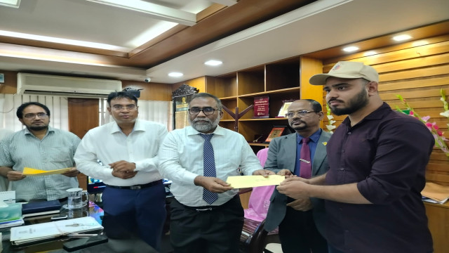 ইবিতে জুলাই আহতদের উপাচার্যের বিশেষ অনুদান