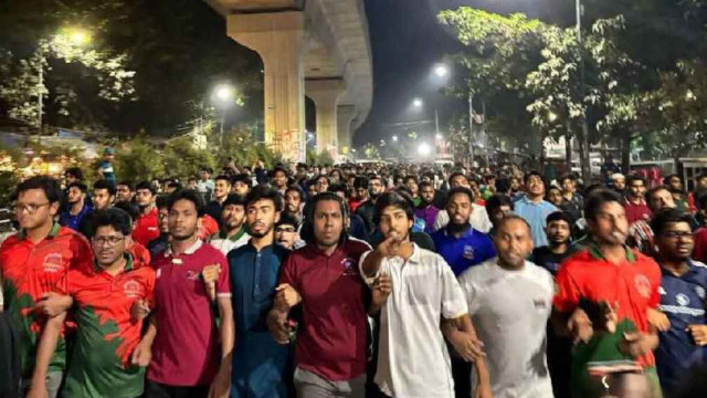 লাকি আক্তারকে গ্রেপ্তারের দাবিতে ঢাবিতে বিক্ষোভ