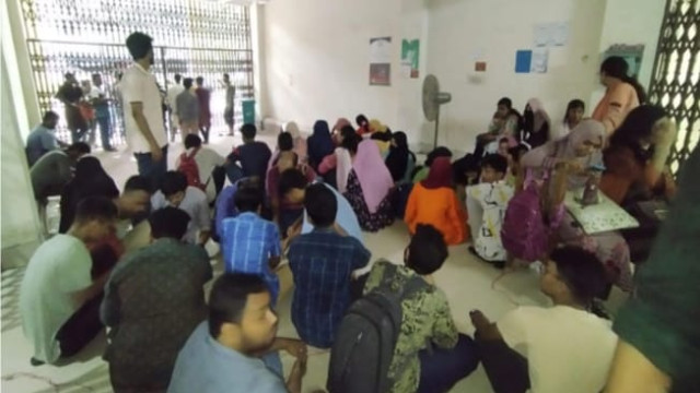 সমকামিতায় অভিযুক্ত শিক্ষককে স্থায়ী বহিষ্কারের দাবি