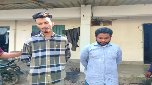 পরীক্ষা দিতে এসে ইবিতে আটক নিষিদ্ধ ছাত্রলীগ নেতা-কর্মী, থানায় সোপর্দ (ভিডিও)