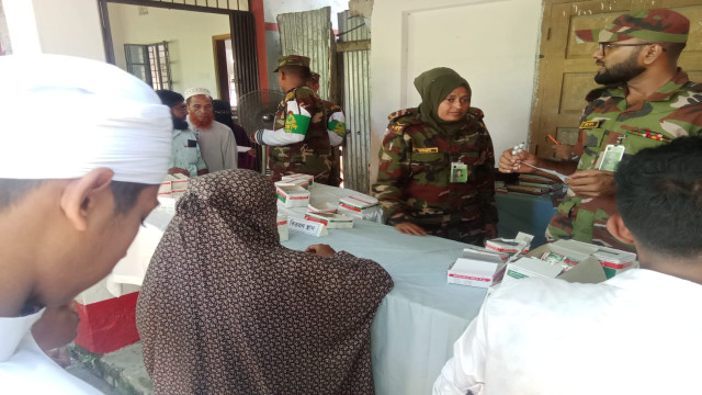 গলাচিপায় সেনাবাহিনী কর্তৃক ফ্রি মেডিকেল ক্যাম্পিং