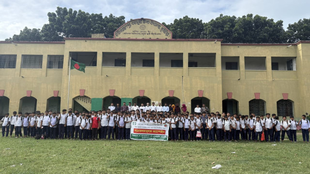 আইনি সচেতনতা বৃদ্ধিতে স্কুল শিক্ষার্থীদের দোরগোড়ায় ইবি শিক্ষার্থীরা