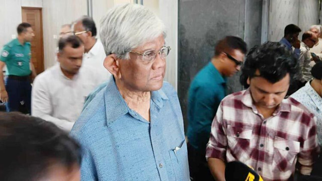 সচিবালয়ে সাংবাদিকদের সঙ্গে আলাপকালে অর্থ উপদেষ্টা ড. সালেহউদ্দিন আহমেদ