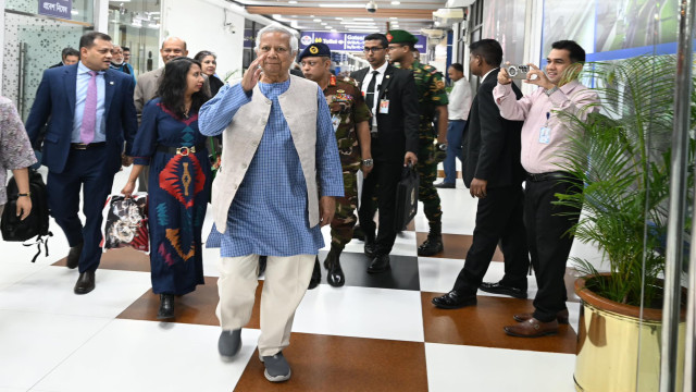 দেশে ফিরেছেন প্রধান উপদেষ্টা (ভিডিও)