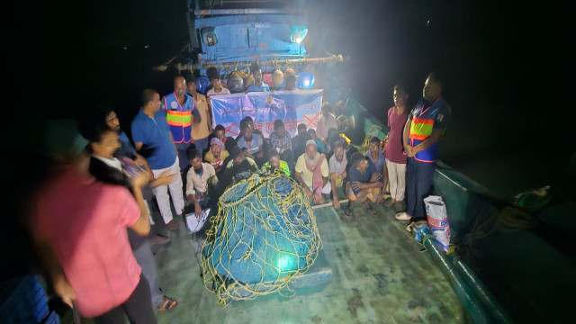 গলাচিপায় ট্রলার, জাল ও সামুদ্রিক মাছসহ ১৫ জেলে আটক