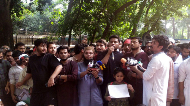 জুমার পর সবাইকে আন্দোলন মঞ্চের সামনে আসার ডাক