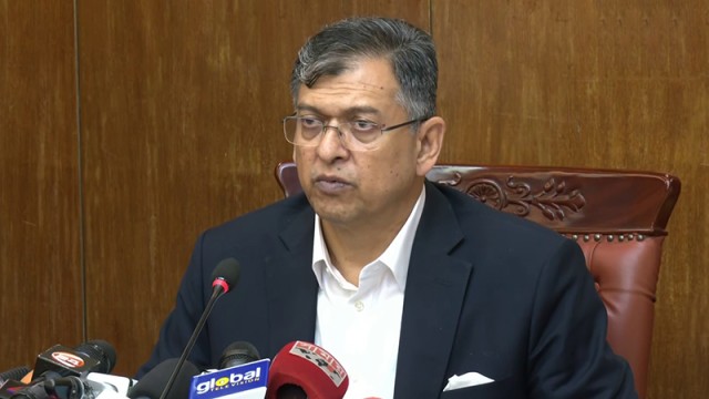 সীমান্তে কাঁটাতারের বেড়া দিতে চাইলে ভারতের সঙ্গে আলোচনা হবে: স্বরাষ্ট্রমন্ত্রী