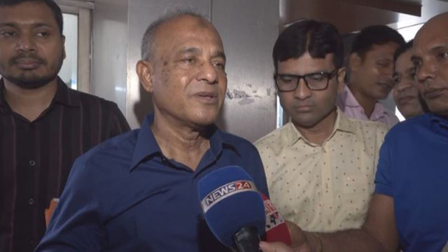 বৃহস্পতিবার সচিবালয়ে সাংবাদিকদের সঙ্গে কথা বলেন স্বরাষ্ট্র উপদেষ্টা।