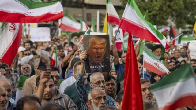 ইরানে ‘বিজয়’ উদযাপন