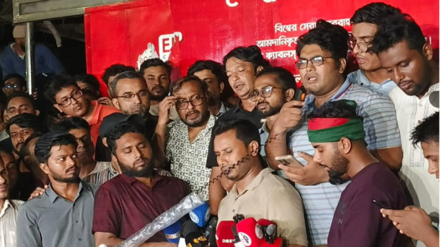 জুমার পর গণঅনশনে যাচ্ছে জবি শিক্ষক শিক্ষার্থীরা