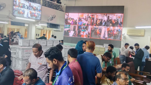 জাকসু নির্বাচন: চলছে ভোট গণনা, বাড়ছে অপেক্ষা