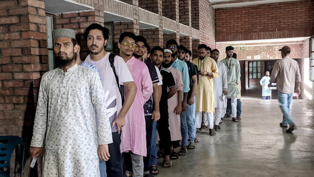 জাকসু নির্বাচনে ভোটগ্রহণ চলছে