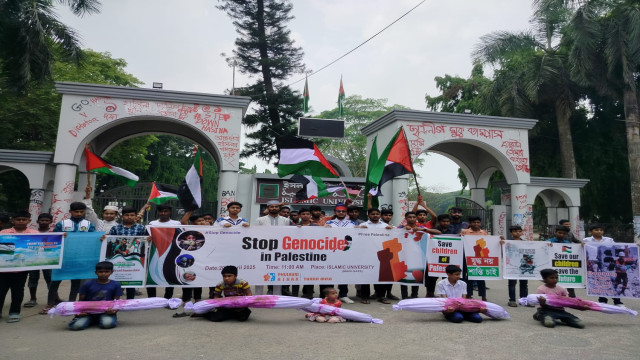 গাজায় গণহত্যার প্রতিবাদে ইবিতে ফুলকুঁড়ি আসরের র‍্যালি ও মানববন্ধন