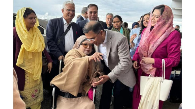 এয়ার অ্যাম্বুলেন্সে ঢাকার পথে খালেদা জিয়া