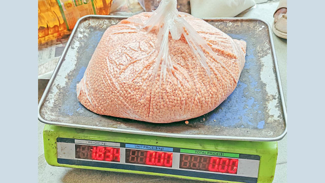 কুমিল্লায় টিসিবির পণ্যে কেজিতে দেয়া হচ্ছে ১০০ গ্রাম কম