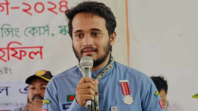 সংবাদ সম্মেলনে বক্তব্য রাখছেন মীর মাহবুবুর রহমান স্নিগ্ধ