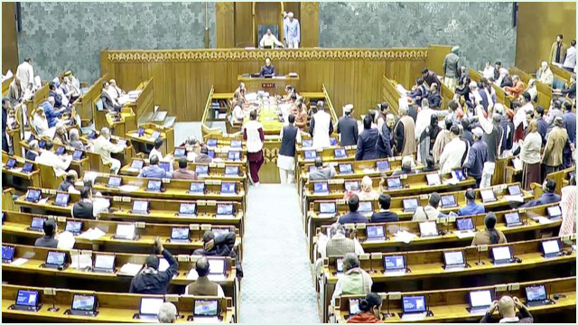 ভারতের সংসদে তুলকালাম, মোদিকে ঘিরে হট্টগোল