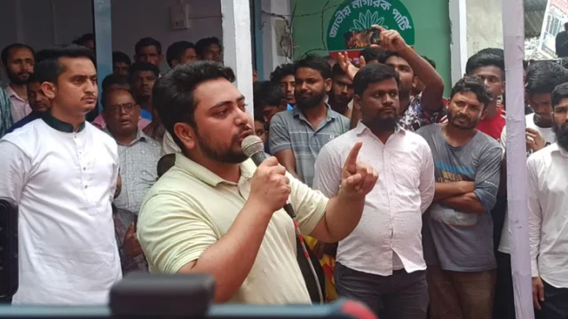 গুটিকয়েক মানুষ স্বৈরাচার তৈরি করেছে: নাহিদ