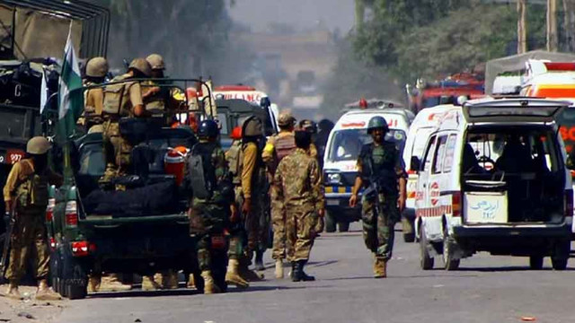 পাকিস্তানে আত্মঘাতী বোমা হামলায় ১৩ সেনা নিহত