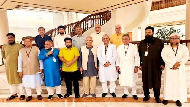 ৪ রাজনৈতিক দলের নেতাদের সঙ্গে বৈঠকে প্রধান উপদেষ্টা