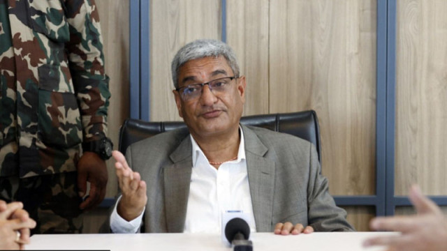 নেপালের স্বরাষ্ট্রমন্ত্রী রমেশ লেখক পদত্যাগ করেছেন।