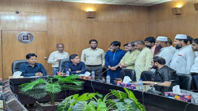 রুয়া নির্বাচন যথাসময়ে করতে উপ-উপাচার্য বরাবর স্মারকলিপি