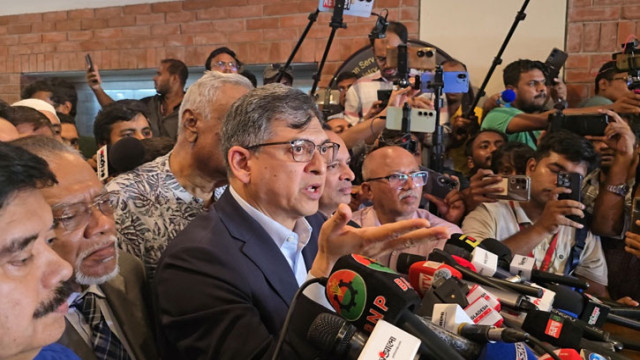 জাতীয় ঐকমত্য কমিশনের সঙ্গে বৈঠক থেকে বেরিয়ে সালাউদ্দিন আহমদ