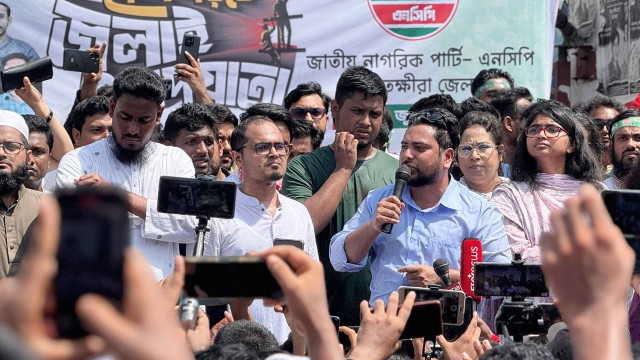 একটি পক্ষ চাঁদাবাজি, সন্ত্রাস টিকিয়ে রাখতে চায়: নাহিদ