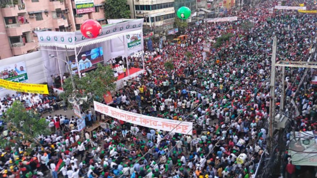 নয়া পল্টনে বিএনপির কেন্দ্রীয় কার্যালয়ের বিপরীত দিকে চলছে তারুণ্যের সমাবেশ