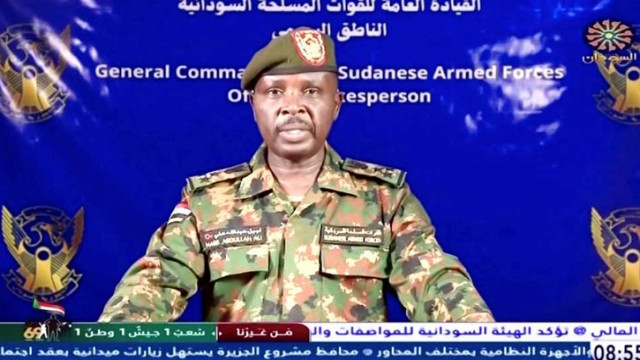 প্রেসিডেন্ট প্রাসাদ দখলে নেওয়ার কথা জানিয়ে সুদানের রাষ্ট্রীয় টেলিভিশনে পাঠানো সেনাবাহিনীর মুখপাত্রের ভিডিও বার্তা