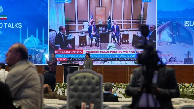 যুক্তরাষ্ট্র ও ইরানের প্রতিনিধিরা সরাসরি আলোচনা করছেন