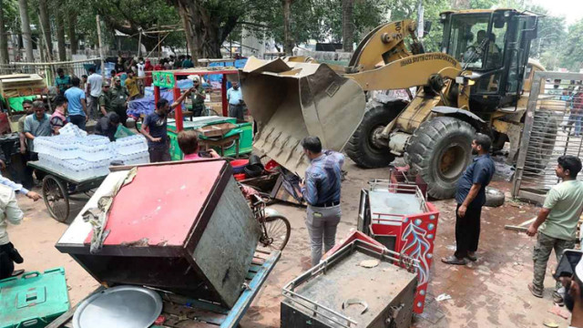 সোহরাওয়ার্দী উদ্যানের সব অবৈধ স্থাপনা গুঁড়িয়ে দেয়া হচ্ছে