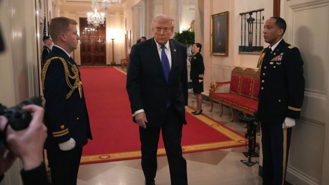 বিশ্ব শাসনে নতুন কৌশল: ইরানে গণতন্ত্র নয়, পুতুল সরকার চান ট্রাম্প